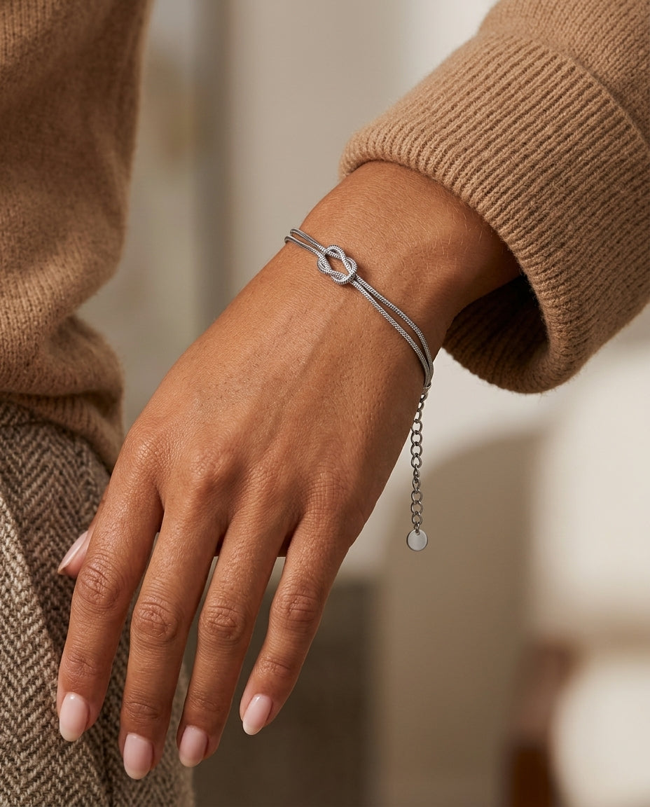 Monaco Women's Love Knot Chain Bracelet